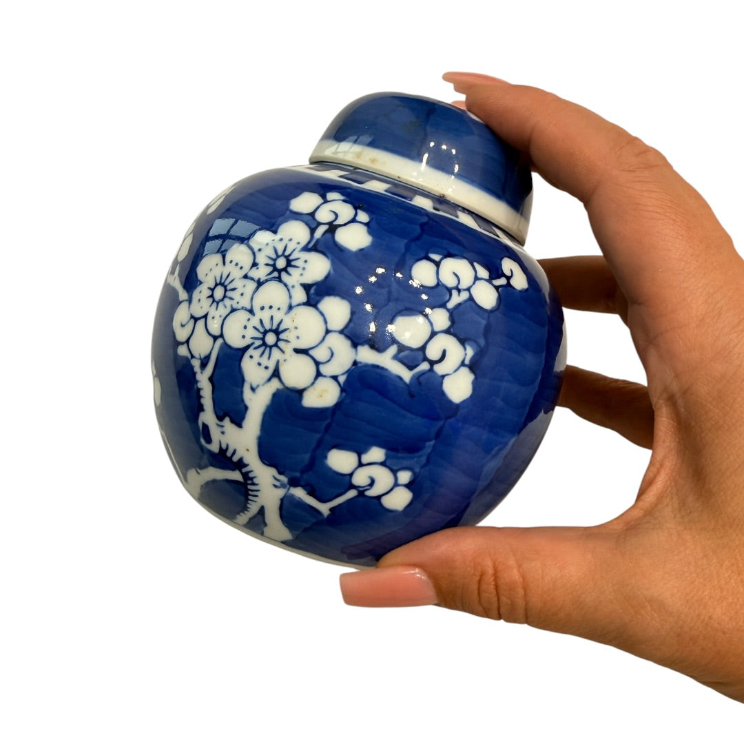 Vintage Floral Blue & White Holder